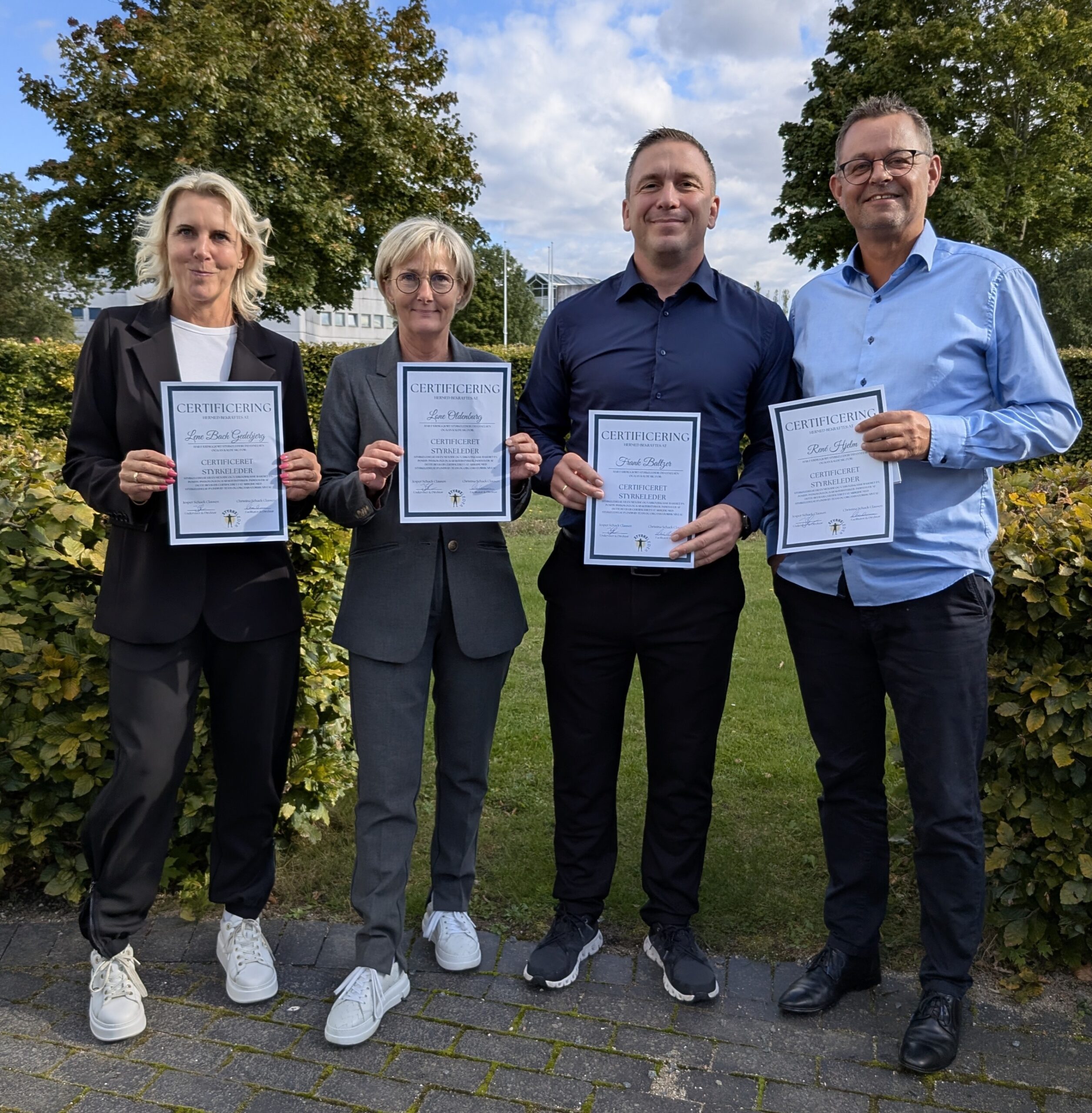 4 ud af 11 certificerede styrkeledere
