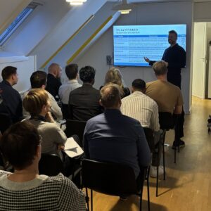 Foredrag om Styrkebaseret opgavefordeling hvor medarbejdernes Styrker matches med deres arbejdsopgaver for højere trivsel og effektivitet.